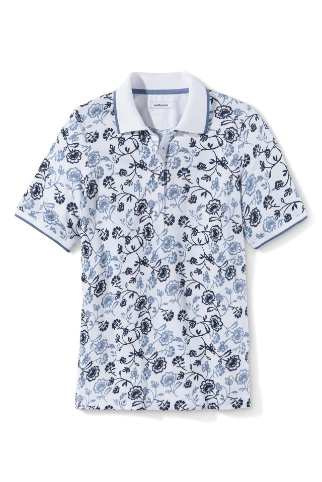 Das Bild zeigt ein kurzärmliges, hellblaues Polohemd mit dunkelblauem, floralem Allover-Muster und weißem Kragen.