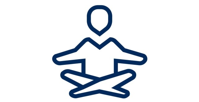 Stilisiertes Symbol einer Person im Schneidersitz in dunkelblauer Farbe.