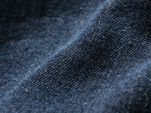 Nahaufnahme von einem Jeans-Stoff.