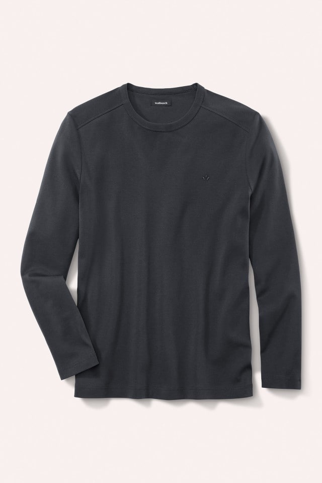 Ein schlichtes, dunkelgraues Langarmshirt mit Rundhalsausschnitt liegt vor einem hellen, neutralen Hintergrund.