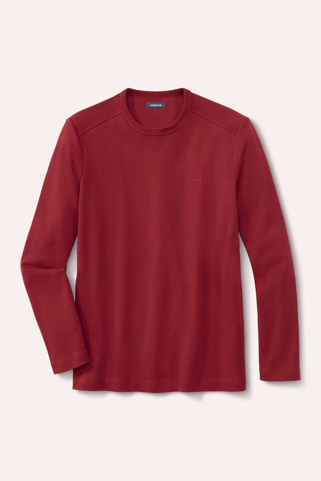 Ein schlichtes, bordeauxrotes Langarmshirt mit Rundhalsausschnitt liegt vor einem hellen, neutralen Hintergrund.