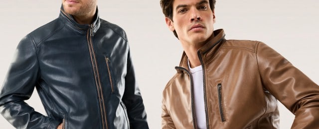 Zwei Männer tragen klassische Lederjacken: eine in Dunkelblau, die andere in Braun. Die zeitlosen Jacken stehen für einen coolen und eleganten Stil.