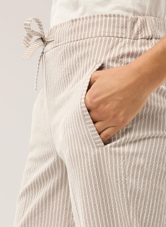 Entdecken Sie mit Klick auf dieses Bild mehr Damen-Hosen