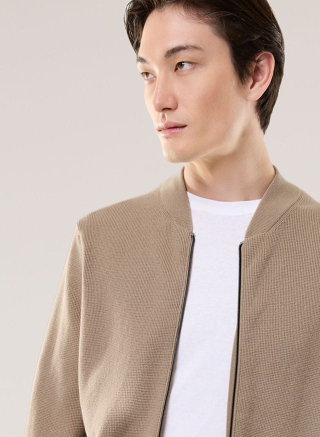 Abbildung Oberkörper Herr in Jacke