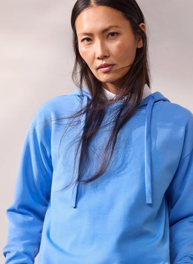 Abbildung Oberkörper Dame in Pullover