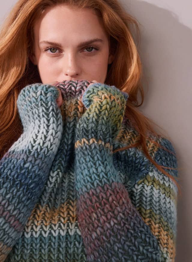 Abbildung Oberkörper Dame in Pullover