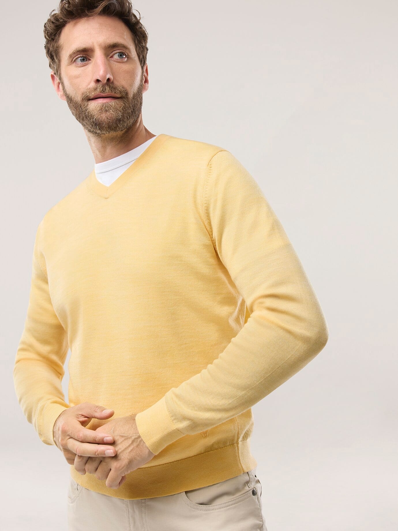 Walbusch V-Pullover Merino Extrafein, , Farbe Gelb, 58/60, reine, extrafeine Merinowolle temperaturausgleichend Herren 2