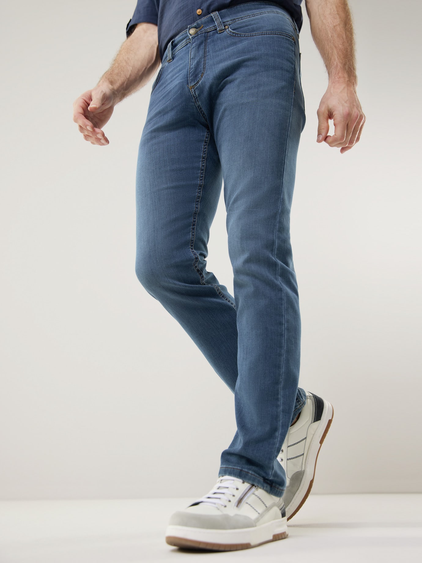 Walbusch Jogger-Jeans Five Pocket, Modern Fit#normale Größen#schlanke Größen#untersetzte Größen, Farbe Hellblau, 24, super elastischer Denim Comfort-Bund (6 cm dehnbar) Herren 2