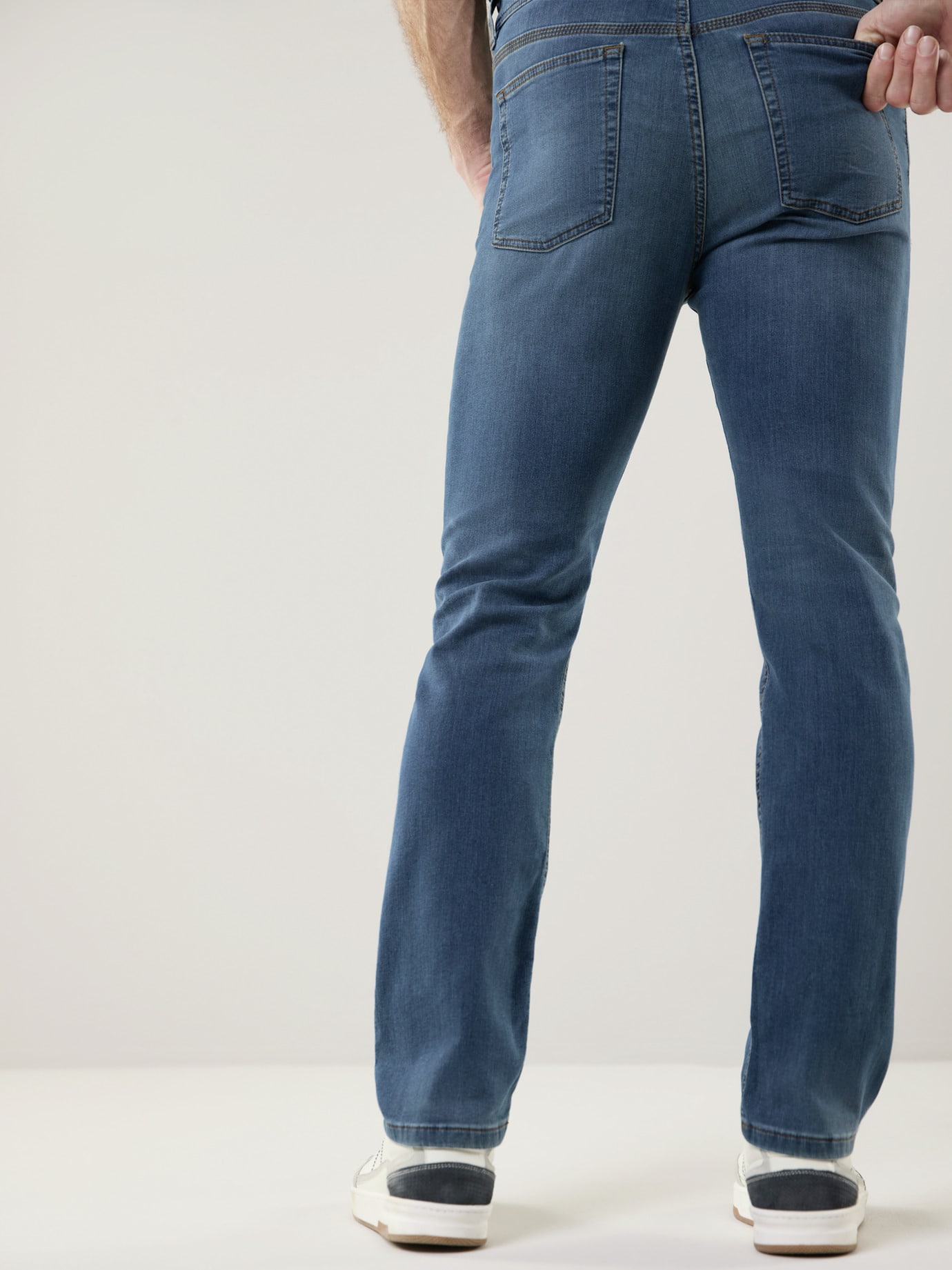 Walbusch Jogger-Jeans Five Pocket, Modern Fit#normale Größen#schlanke Größen#untersetzte Größen, Farbe Hellblau, 24, super elastischer Denim Comfort-Bund (6 cm dehnbar) Herren 3