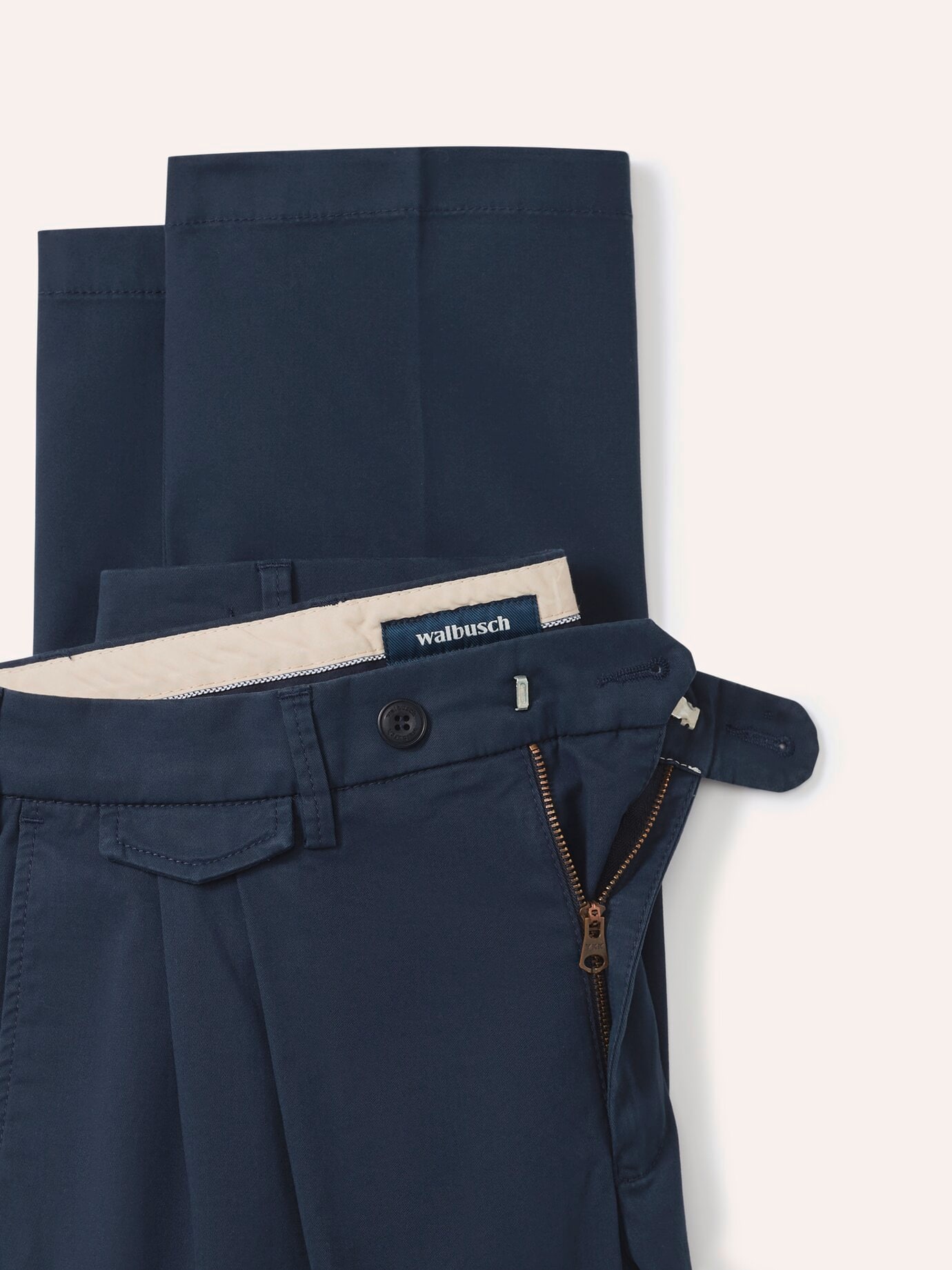 Walbusch Feintwill Bundfalten-Chino, Regular Fit#normale Größen#schlanke Größen#untersetzte Größen, Farbe Blau, 30, besonders weich mit Hemdenstopper Herren 4