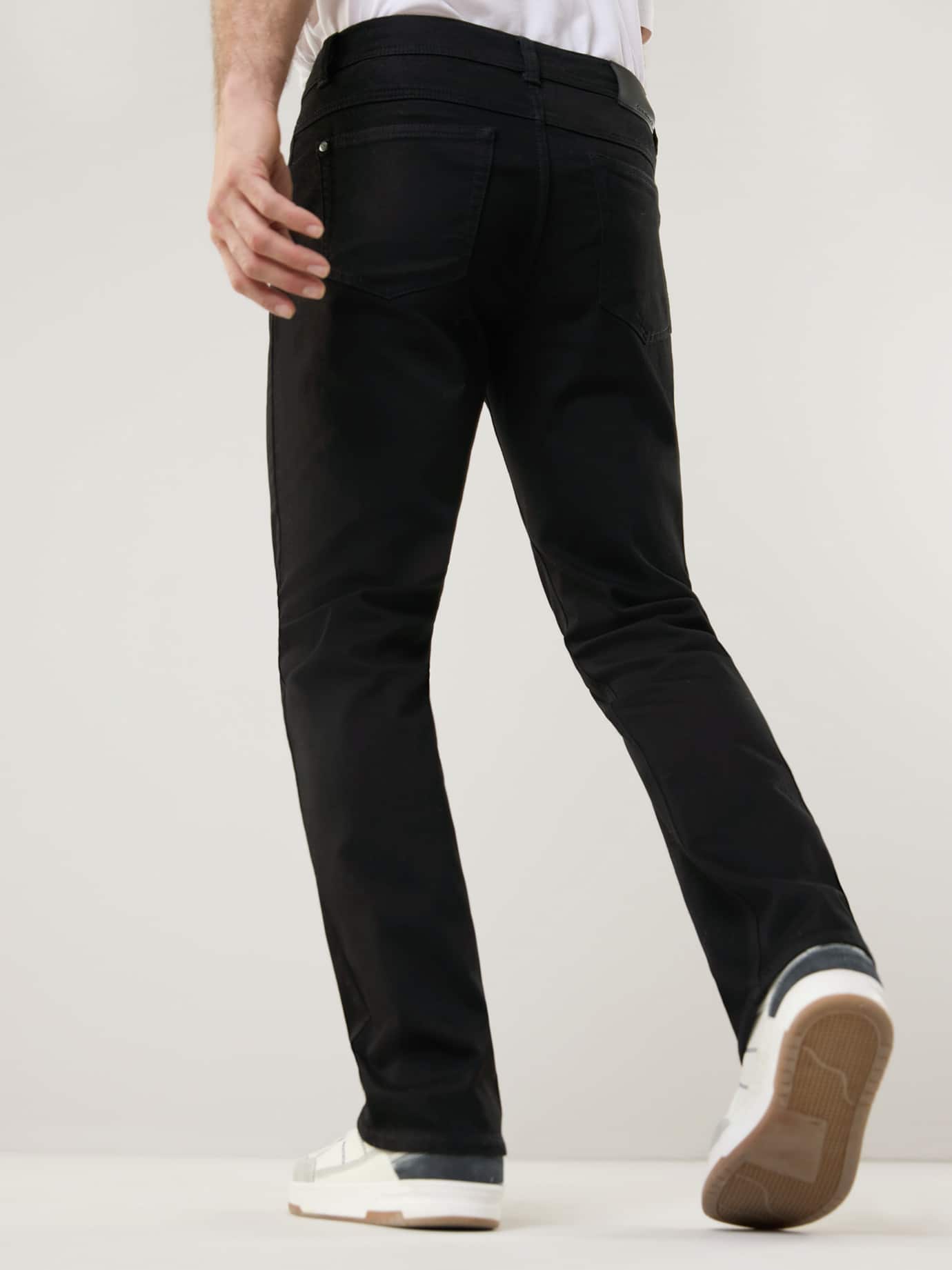 Walbusch Husky-Jeans Five Pocket, Regular Fit#normale Größen#schlanke Größen#untersetzte Größen, Farbe Schwarz, 32, innen warm angeraut bequem und formstabil Herren 3
