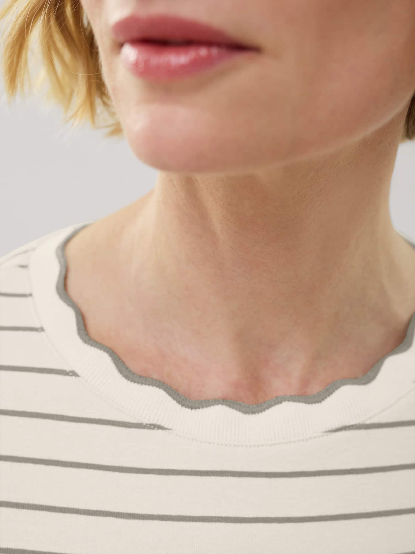 Walbusch Ringelshirt Wellenband, normale Größen, Farbe Weiß, 40, Wellenband am Ausschnitt weiche Viskosemischung Damen 4