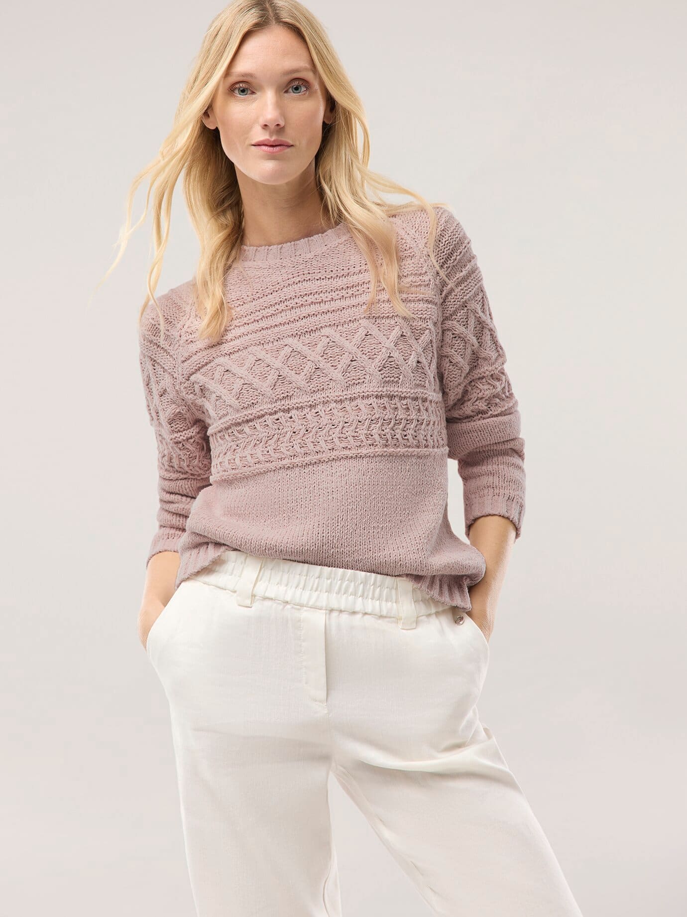 Thumbnail - Pullover aus softem Bändchengarn