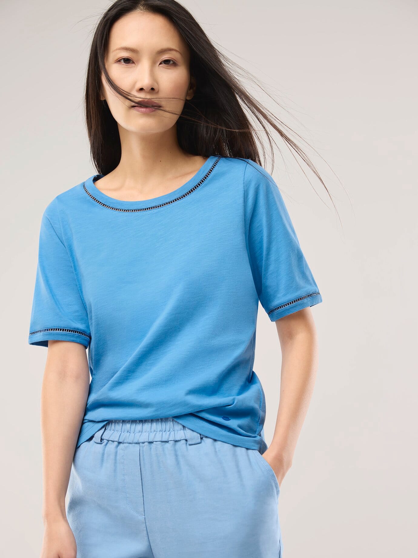 Thumbnail - Baumwollshirt Lochstickereiband