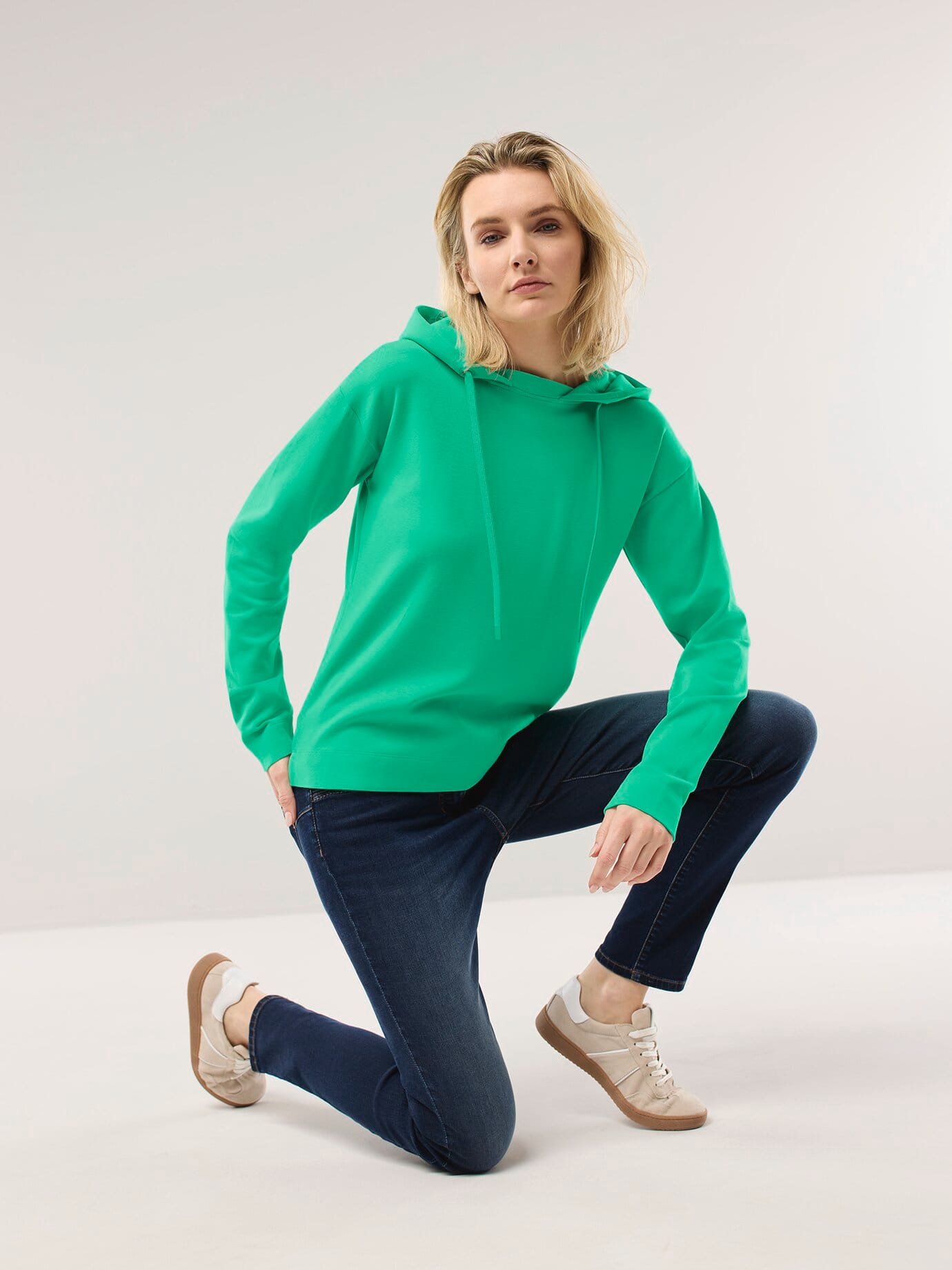 Thumbnail - Sweatshirt mit Kapuze