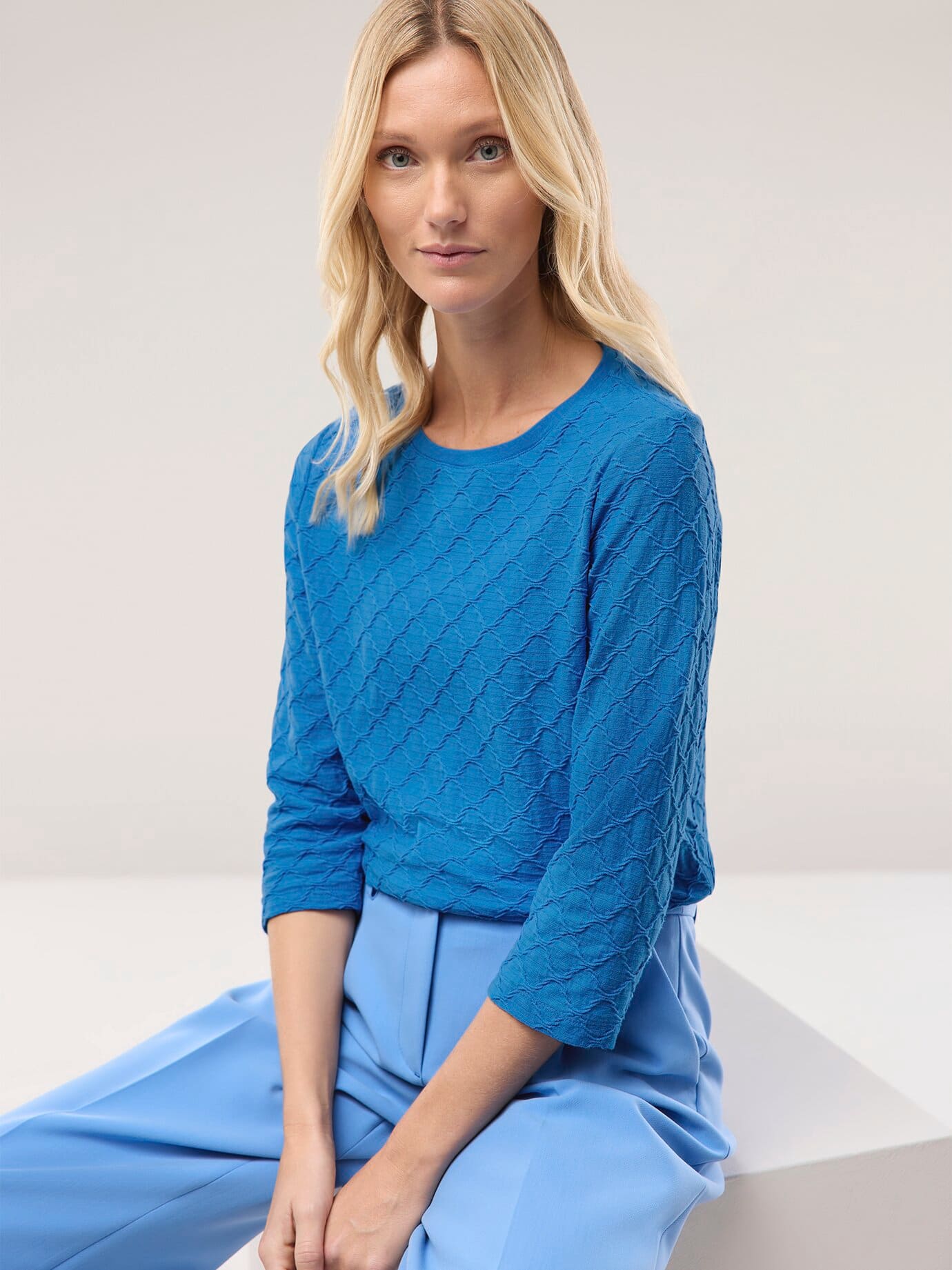 Baumwollshirt Strukturmuster, normale Größen, Farbe Blau, 50, weicher Baumwollmix mit 3/4-Ärmeln Damen