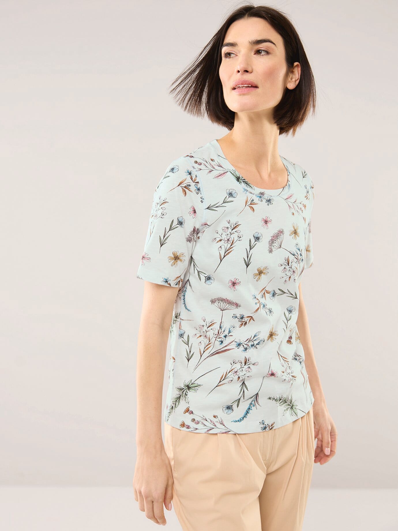 Baumwollshirt mit Blumen, normale Größen, Farbe Weiß, 42, weicher Baumwoll-/Modalmix pflegeleicht Damen