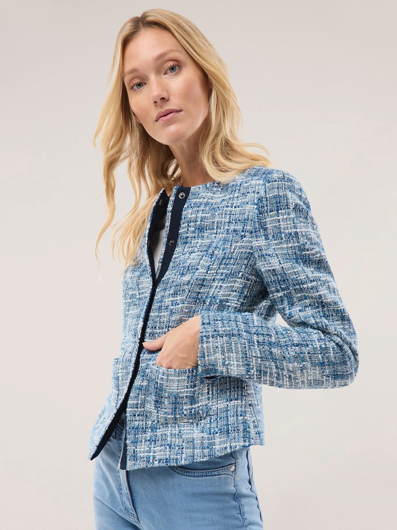 Boucleblazer mit Rundhals, Kurzgrößen, Farbe Blau, 50, Bouclé mit feinem Glanz modisch kürzer geschnitten Damen
