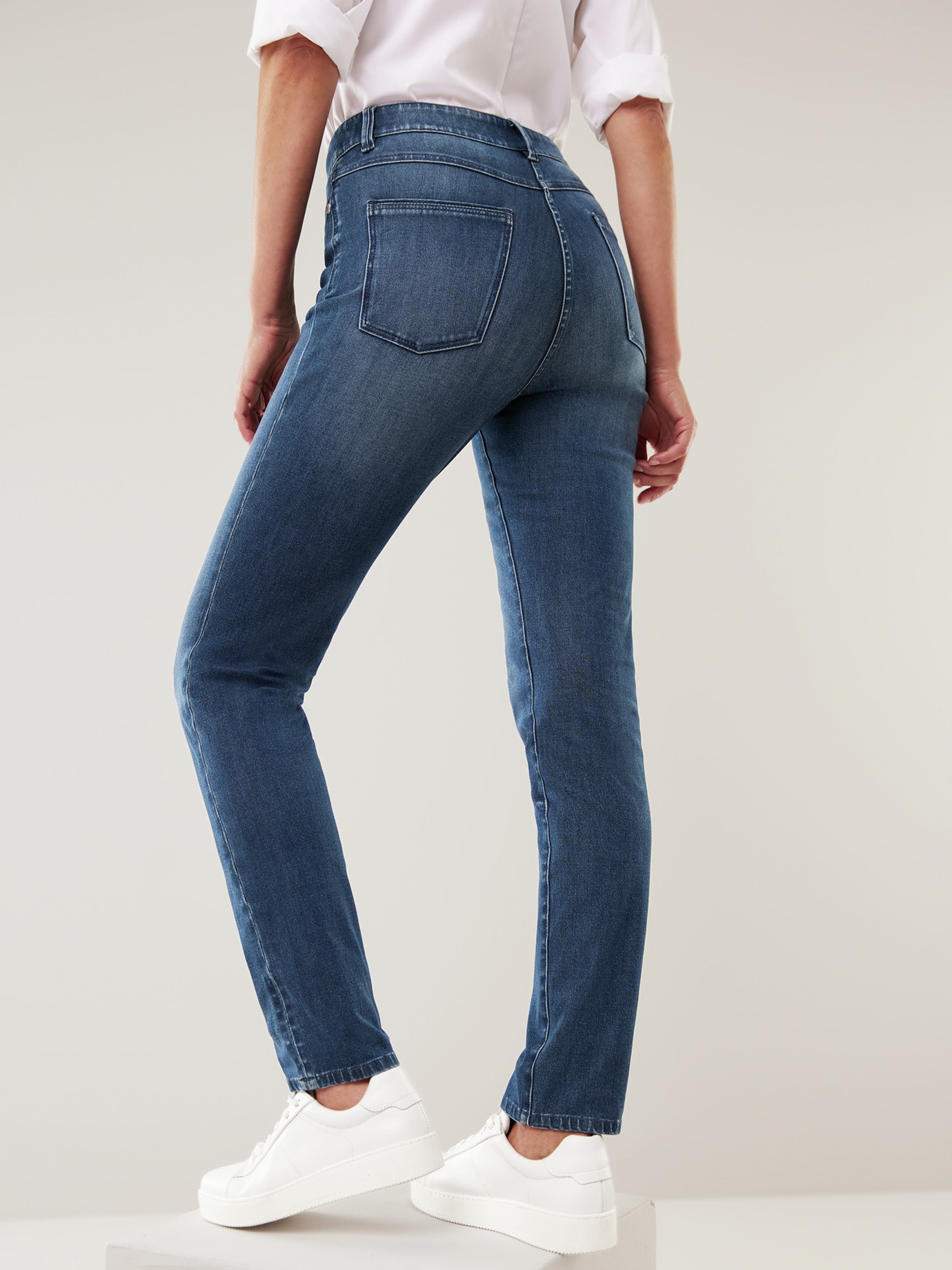 Walbusch Bi-Stretch-Jeans Softtouch, Regular Fit#normale Größen#Kurzgrößen#Langgrößen, Farbe Blau, 24, längs- und querelastisch weich und leicht Damen 3