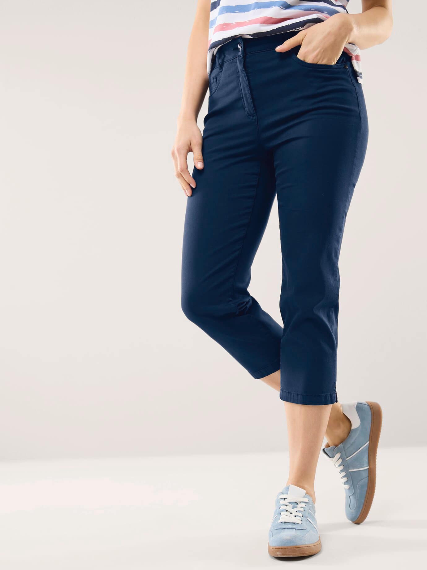 Capri aus Baumwollmix, Regular Fit#normale Größen#Kurzgrößen, Farbe Blau, 46, modische Capri-Länge Powerstretch-Qualität Damen