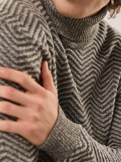 Rollkragenpullover mit Fischgratm. Sand