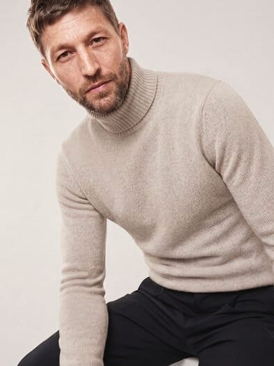 Rollkragenpullover aus Lammwolle Wollweiß