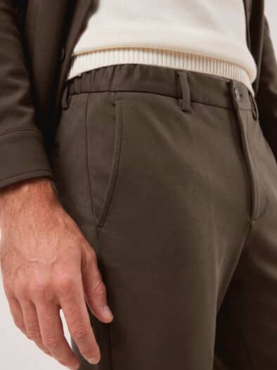 Chino aus elastischem Material Braun