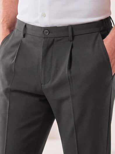 Bügelfreie Hose mit Bundfalte Schwarz