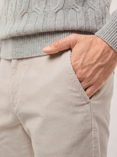 Cordhose aus weicher Baumwolle Offwhite