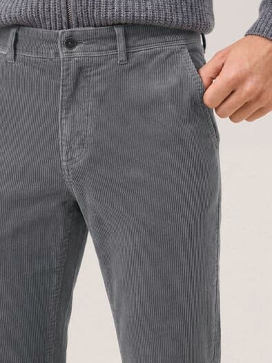 Cordhose aus weicher Baumwolle Grau