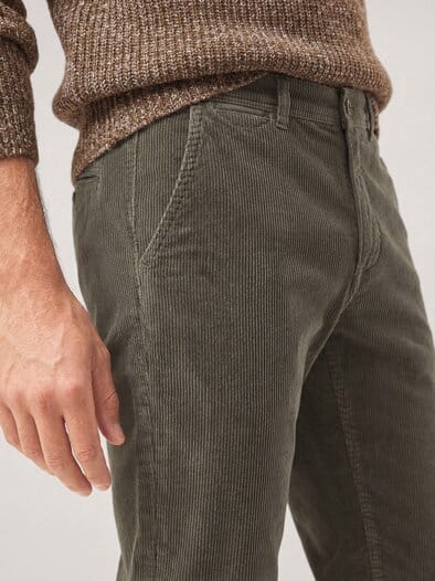 Cordhose aus weicher Baumwolle Oliv