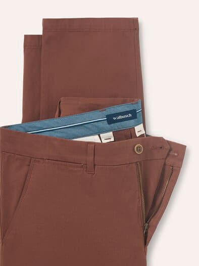 Elastische Chino aus Baumwolle Rotbraun