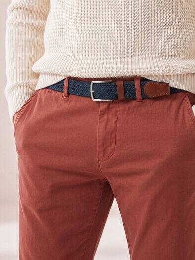 Chino inklusive Gürtel Rotbraun