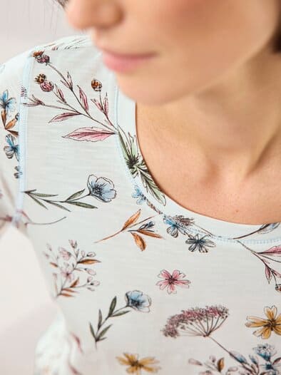 Baumwollshirt mit Blumen Weiß