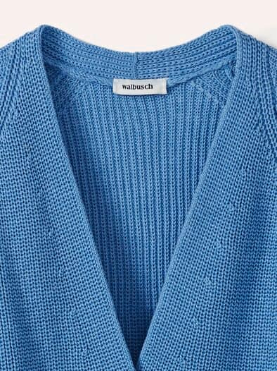 Strickjacke in Patentstrick Jeansblau