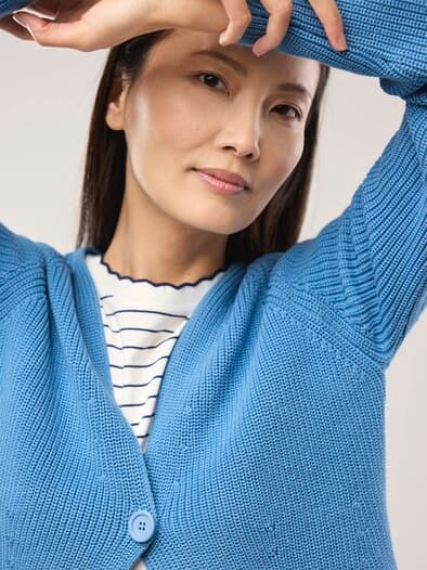 Strickjacke in Patentstrick Jeansblau