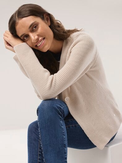 Strickjacke in Patentstrick Creme