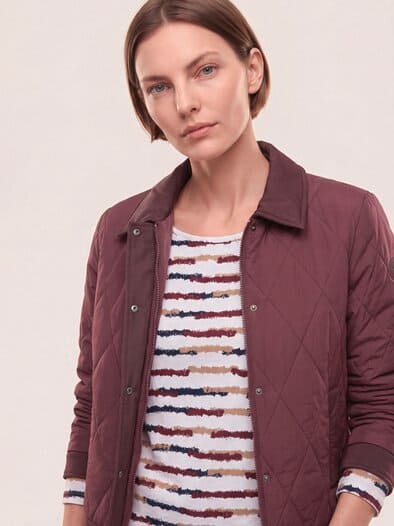 Kurze Steppjacke mit Materialmix Merlot