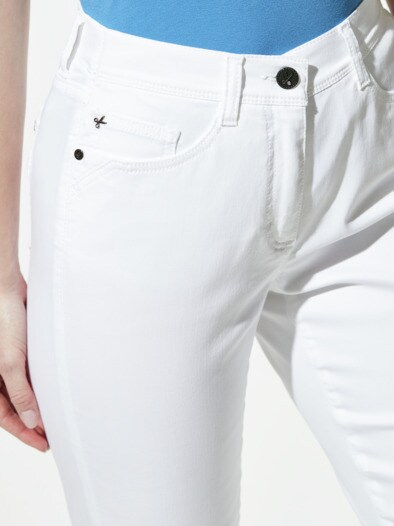 Yoga-Jeans Ultrastretch Feminine F. Weiß