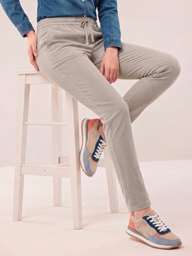 Jogpant aus weichem Cord Soft Sesam