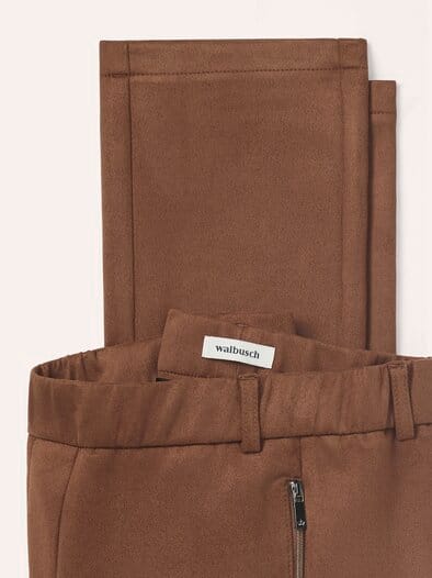 Suede Hose aus elastischem Material Cognac