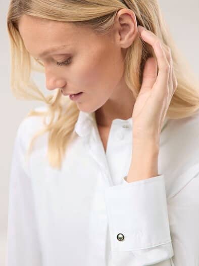 Baumwollbluse mit langer Manschette Weiß