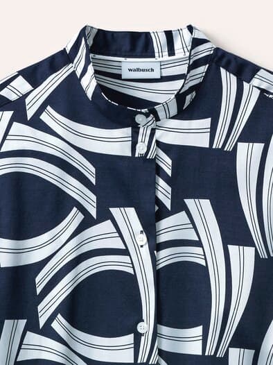Bluse mit Stehkragen Baumwollsatin Druck Blau