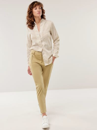 Extraglatt-Bluse Kelchkragen Minimal Safaribeige