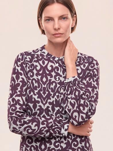 Bluse mit Seide Druck Cassis