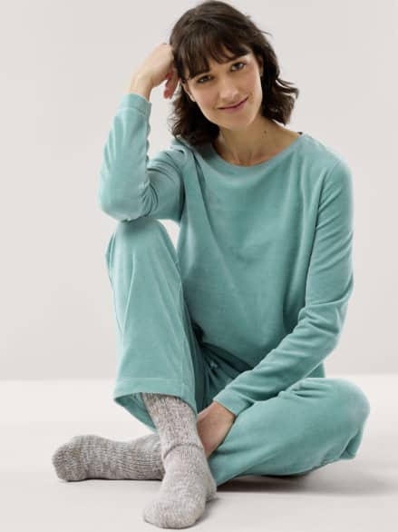 Nicki Kuschel Anzug Gletschergrün