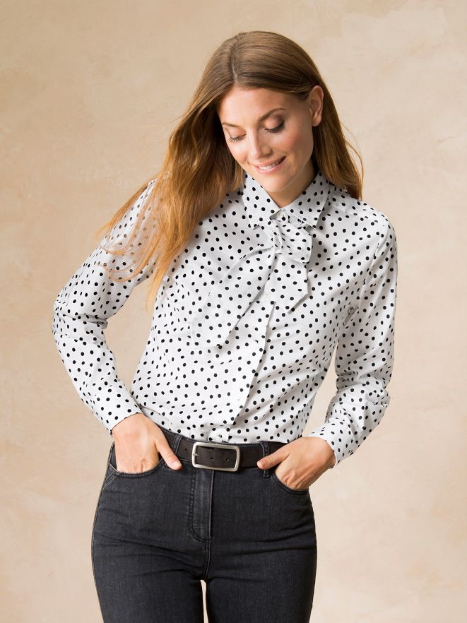 Extraglatt Bluse Auf den Punkt Extraglatt Bluse Auf den Punkt