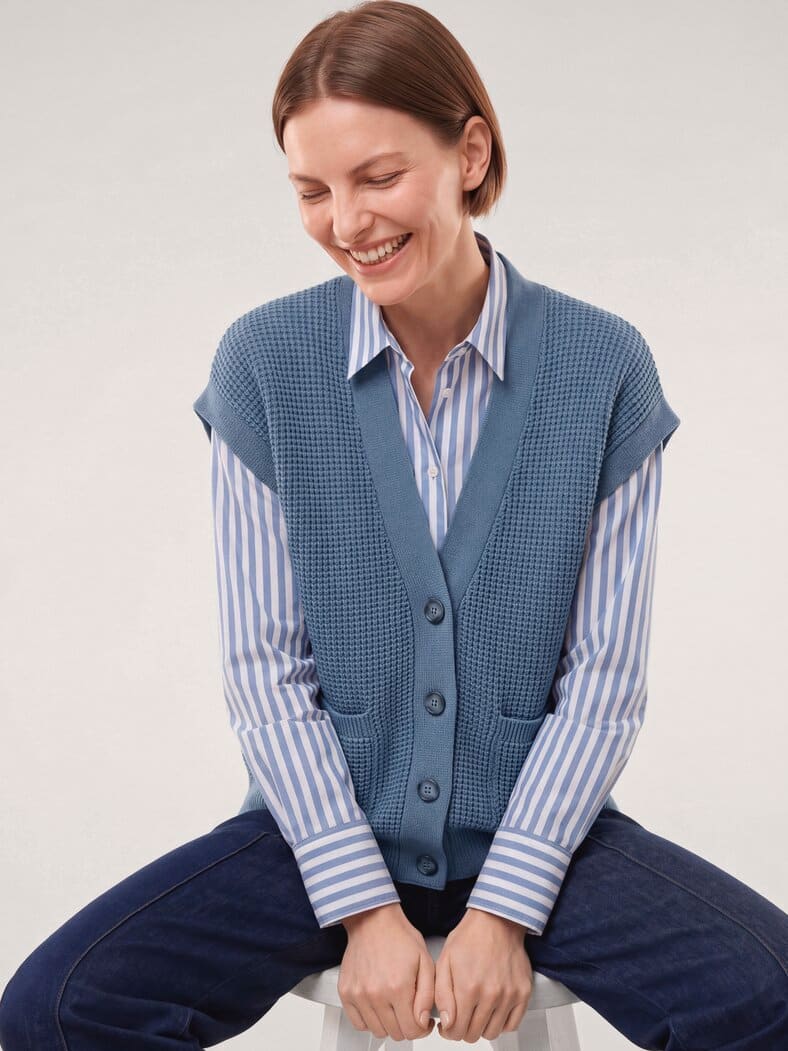 Strukturierte Strickweste mit aufgesetzten Taschen Smokey Blue