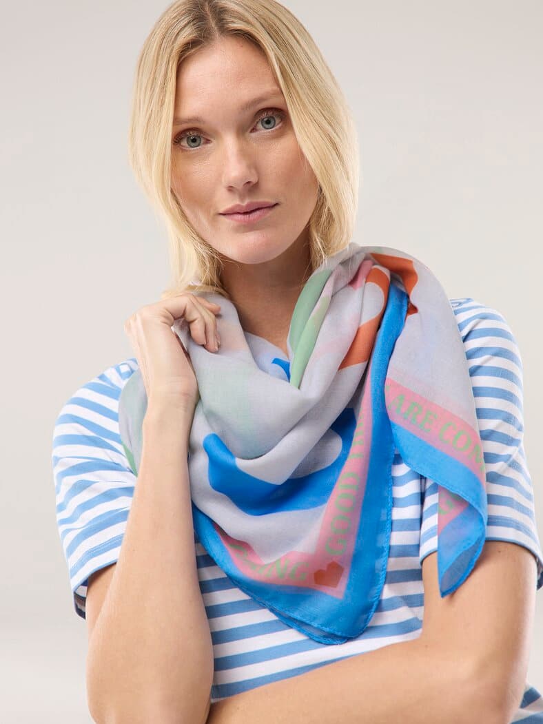 Tuch mit Buchstabendruck Multicolor Weiß