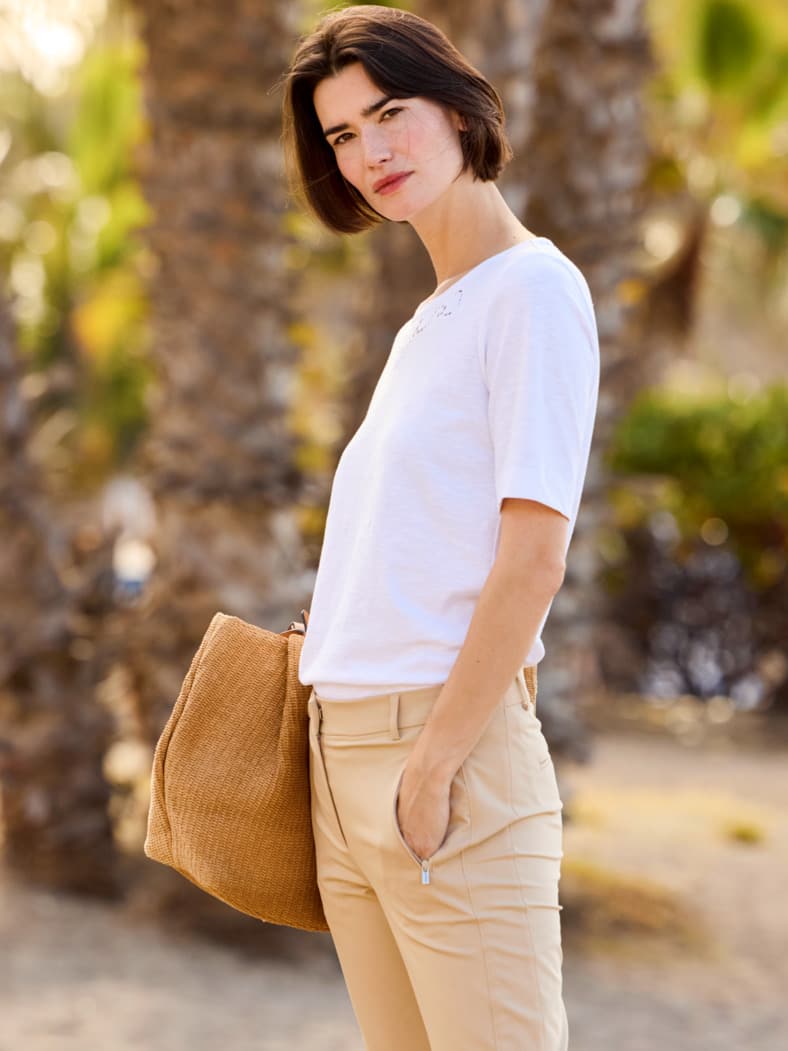 Outfit Baumwollshirt Lochstickerei